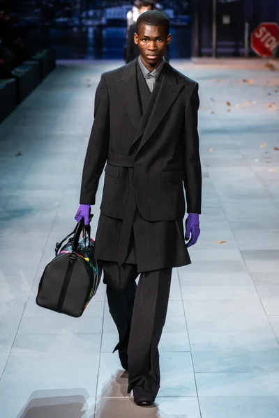 Look 19